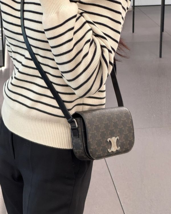 日本 CELINE 新款老花銀釦斜背包 日本 CELINE 新款老花銀釦斜背包