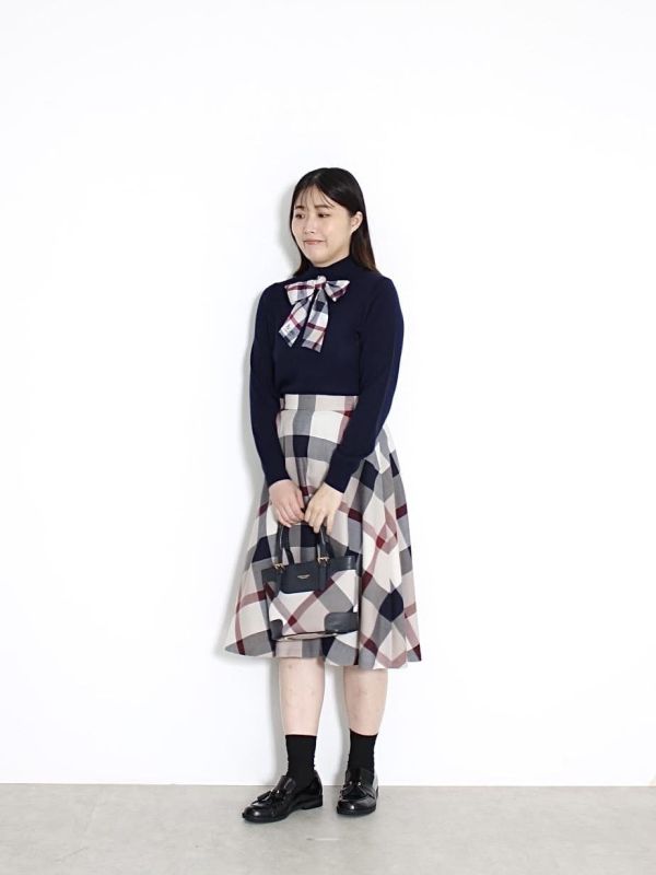 日本 BLUE LABEL CRESTBRIDGE羊毛腈綸混紡針織圍巾 日本 BLUE LABEL CRESTBRIDGE羊毛腈綸混紡針織圍巾