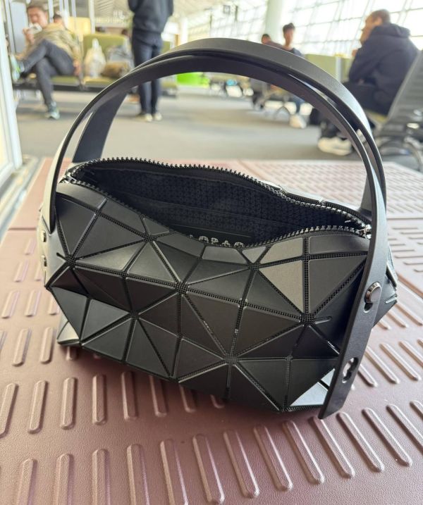 日本 黑色 BAOBAO 波士頓霧面拉鍊手提包 日本 黑色 BAOBAO 波士頓霧面拉鍊手提包