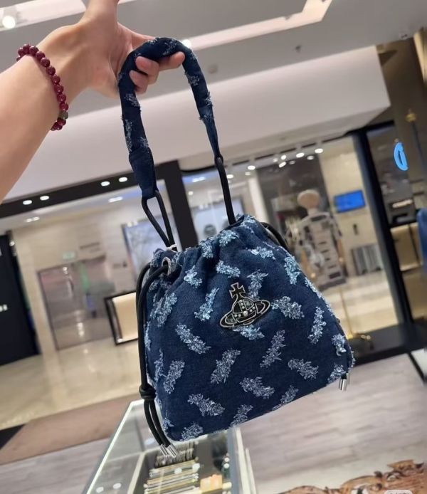 日本 vivienne westwood RIPPED DENIM NANO HILARY抽繩水桶包 日本 vivienne westwood RIPPED DENIM NANO HILARY抽繩水桶包