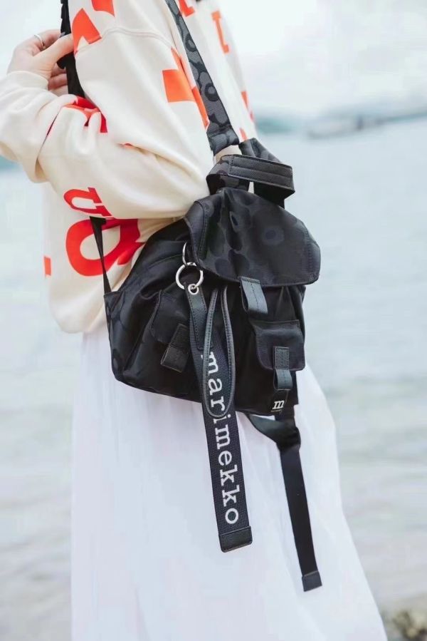 現貨日本Marimekko Everything Backpack S Unikko 後背包(花色) 日本Marimekko Everything Backpack S Unikko 後背包