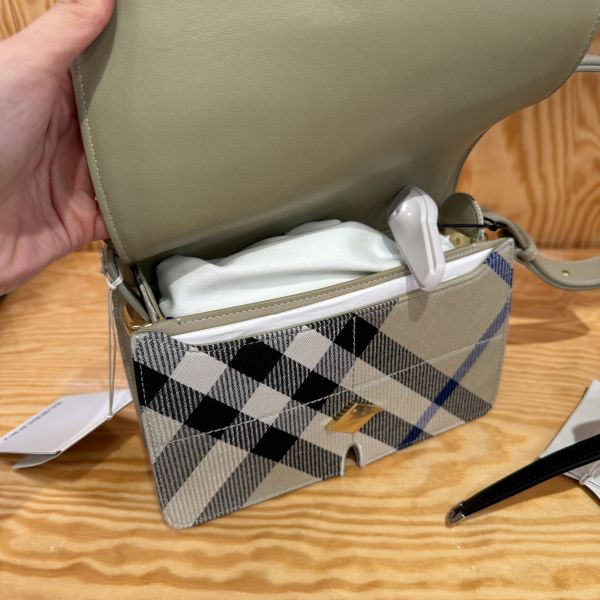 日本Burberry LL Snip Shopping bag Lichen Beige肩背包 日本Burberry LL Snip Shopping bag Lichen Beige肩背包