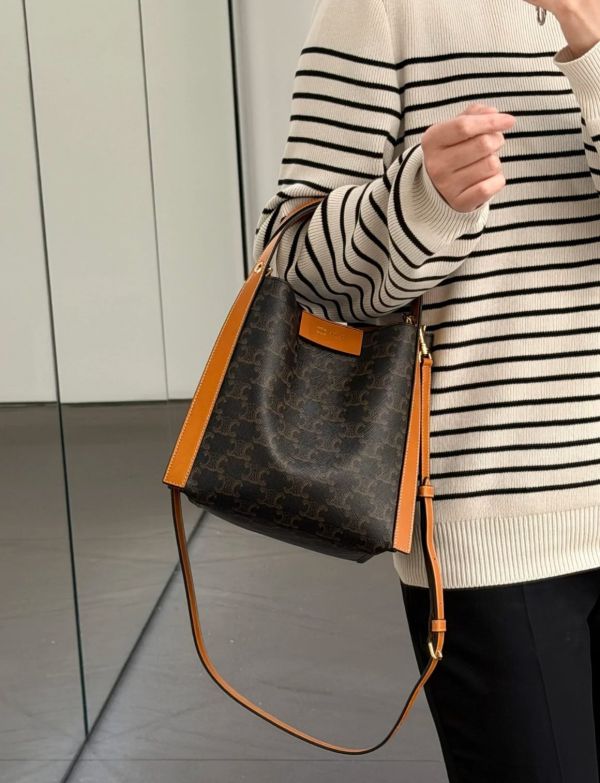 日本 Celine CUBE 標誌印花及天然牛皮革小號手袋 日本 Celine CUBE 標誌印花及天然牛皮革小號手袋