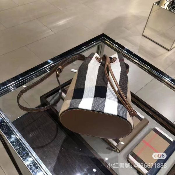 日本 BURBERRY 經典格紋水桶包 日本 BURBERRY 經典格紋水桶包