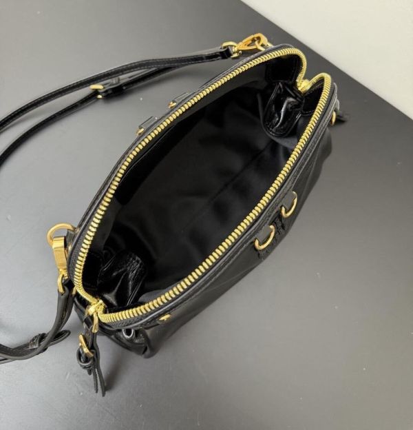 日本 Miu Miu Caprice 少女包 日本 Miu Miu Caprice 少女包