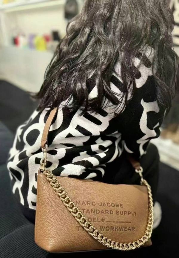 日本Marc Jacobs 牛皮雙肩帶腋下包 日本Marc Jacobs 牛皮雙肩帶腋下包