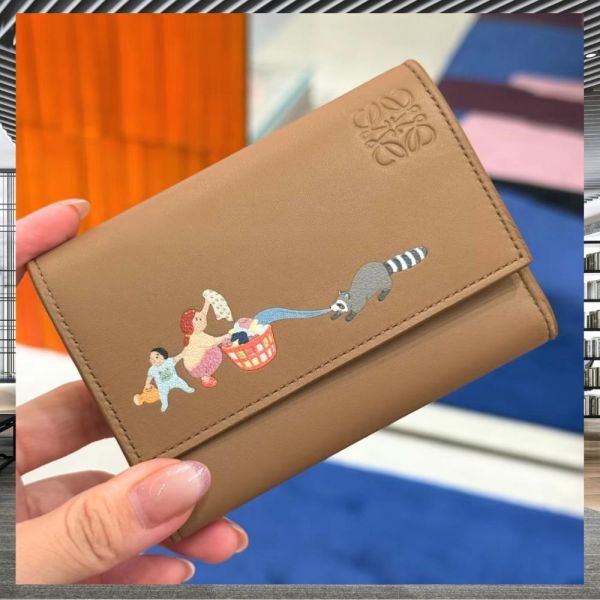 日本LOEWE x Suna Fujita 浣熊豎款小號錢包（納帕小牛皮） 日本LOEWE x Suna Fujita 浣熊豎款小號錢包（納帕小牛皮）