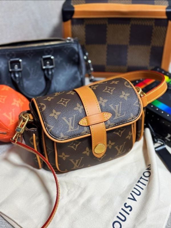 日本 LOUIS VUITTON 路易威登 LV Cargo單肩包﻿ 日本 LOUIS VUITTON 路易威登 LV Cargo單肩包﻿