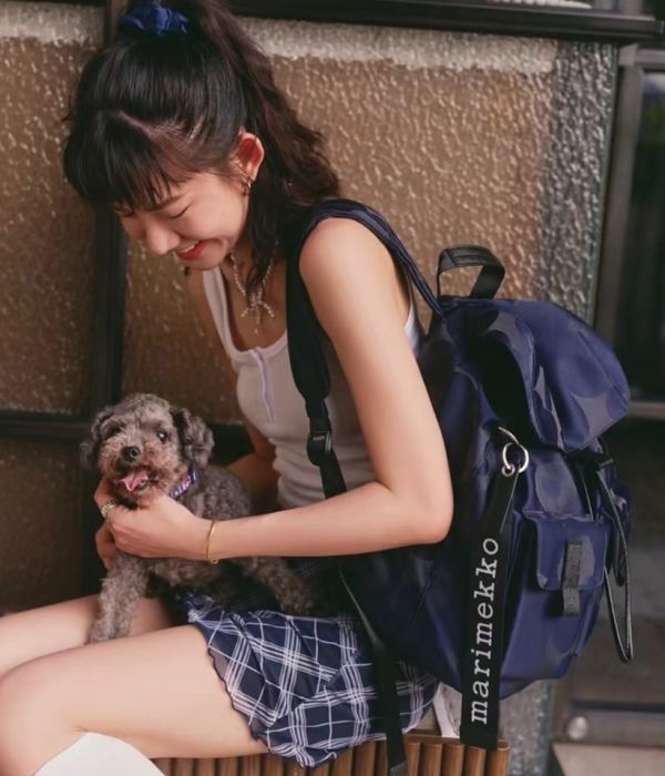 日本marimekko Everything Backpack L Unikko印花後背包藍色大號 日本marimekko マリメッコ Everything Backpack  I Unikko 背包藍色大號