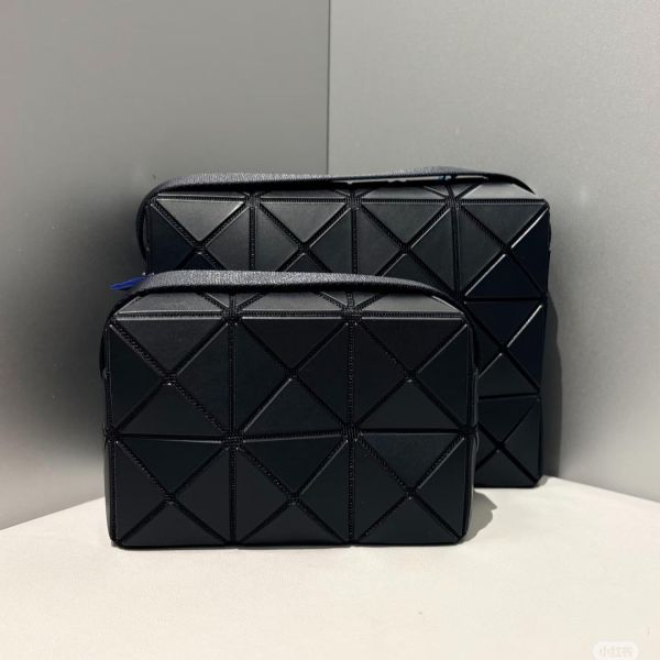 現貨日本三宅一生 BAOBAO CUBOID邱比特斜背包 現貨日本三宅一生 BAOBAO CUBOID邱比特斜背包