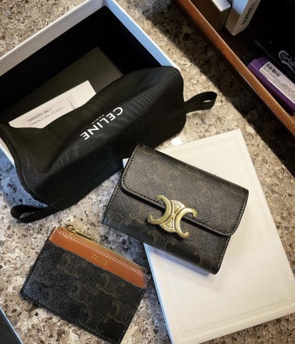 日本 CELINE Nino 凱旋金釦牛皮二折 Nino柔軟粒面小牛皮中夾 日本 CELINE Nino 凱旋金釦牛皮二折 Nino柔軟粒面小牛皮中夾