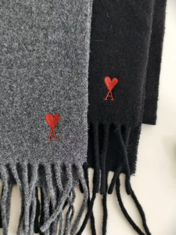 日本 AMI 小愛心圍巾 日本 AMI 小愛心圍巾