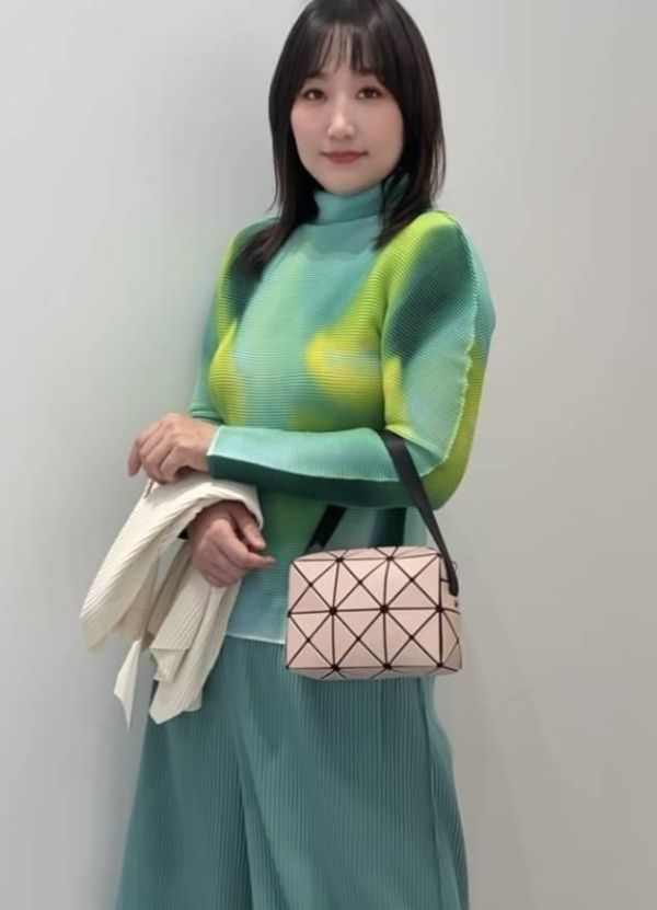 現貨日本三宅一生 BAOBAO CUBOID邱比特斜背包 現貨日本三宅一生 BAOBAO CUBOID邱比特斜背包