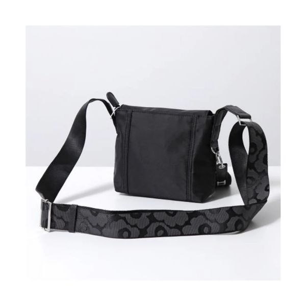 日本marimekko Unikko 系列尼龍小郵差包(售價已折) 日本 marimekko Unikko 系列尼龍小郵差包