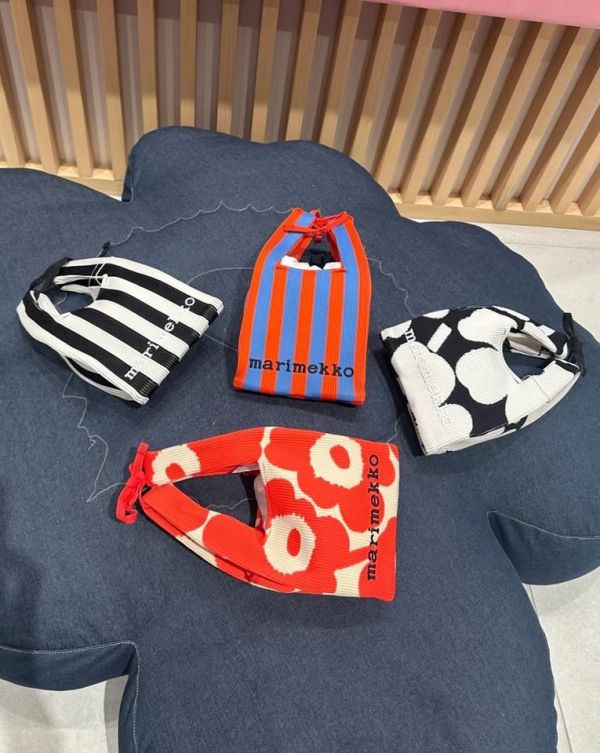 日本 marimekko 刺繡小手挽包 日本 marimekko 刺繡小手挽包
