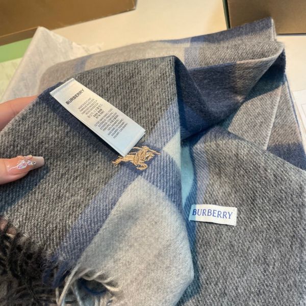 日本 Burberry 雙面圍巾男女通用款 日本 Burberry 雙面圍巾男女通用款