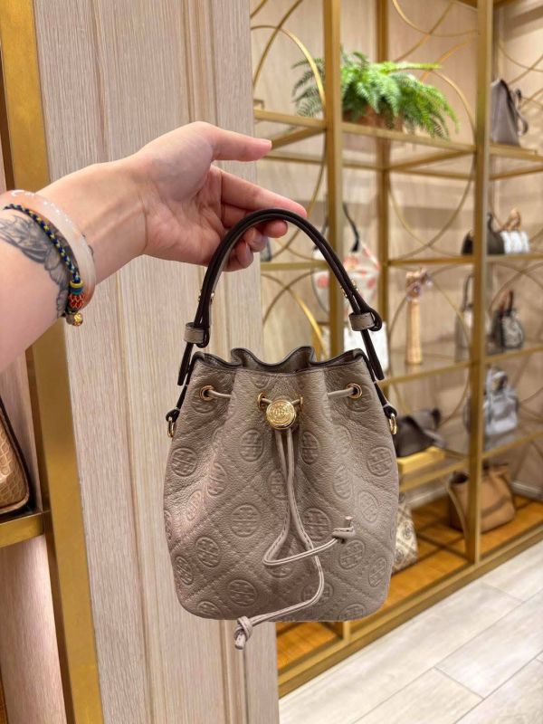 Tory Burch T Monogram Leather Bucket Bag牛皮水桶包(售價已折) Tory Burch T Monogram Leather Bucket Bag牛皮水桶包