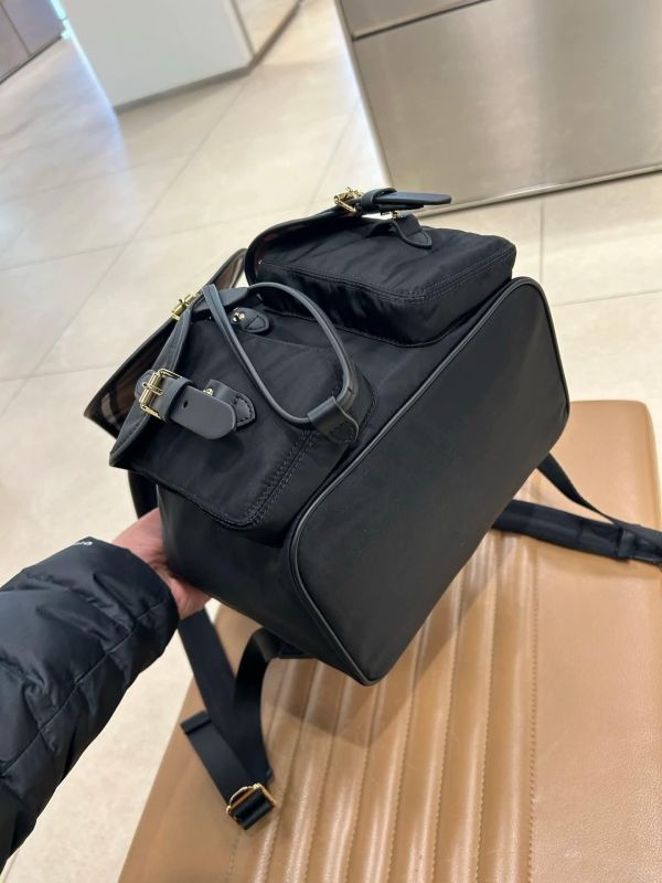 日本Burberry 尼龍後背包 BURBERRY 尼龍後背包