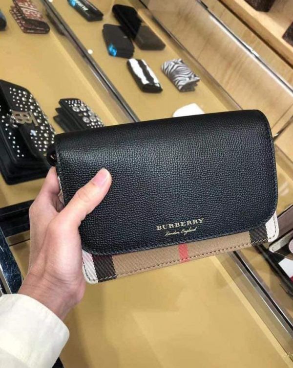 特價BURBERRY經典格紋金鍊背帶包(售價已折) 日本代購,BURBERRY,肩背包