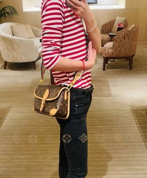 LOUIS VUITTON LV M46049  DIANE肩背包 LOUIS VUITTON LV M46049  DIANE肩背包