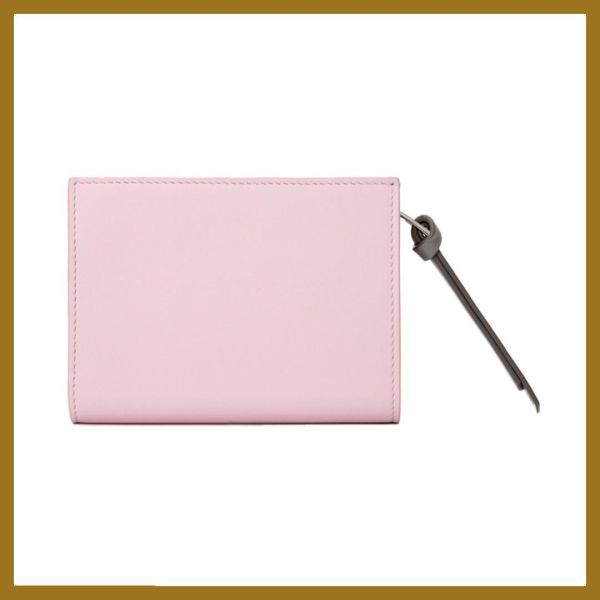 日本LOEWE 與Suna Fujita藤田匠平與山野千里 合作推出 春季Sika 迷你皮夾 日本LOEWE 與Suna Fujita藤田匠平與山野千里 合作推出 春季Sika 迷你皮夾