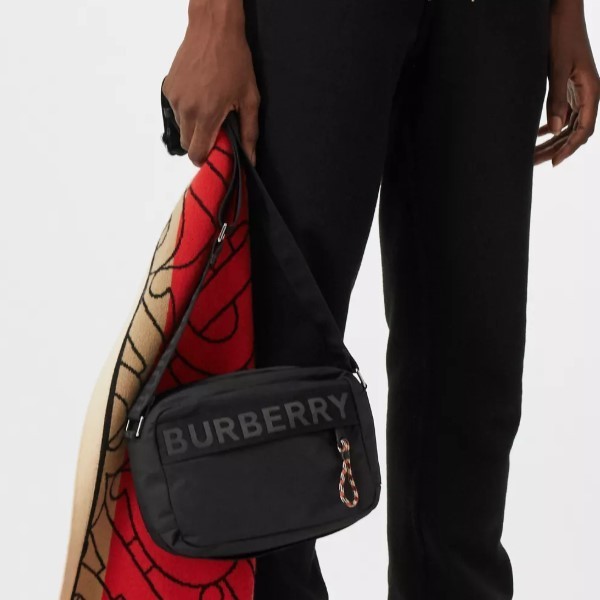 特價BURBERRY logo設計彩色繩環斜背包(男女同款)售價已折 BURBERRY,斜背包