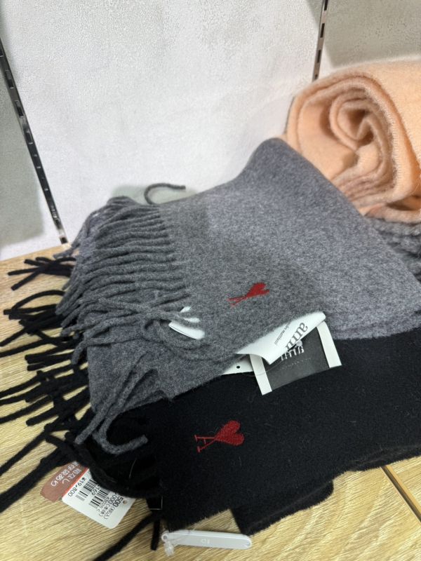 日本 AMI 小愛心圍巾 日本 AMI 小愛心圍巾