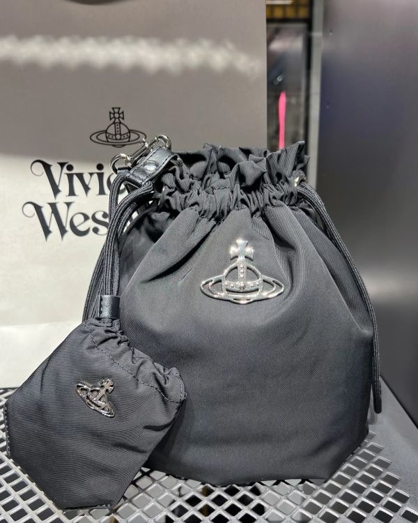 現貨Vivienne Westwood 西太后土星logo抽繩單肩尼龍包(售價已折) 日本Vivienne Westwood 西太后土星logo抽繩單肩尼龍包