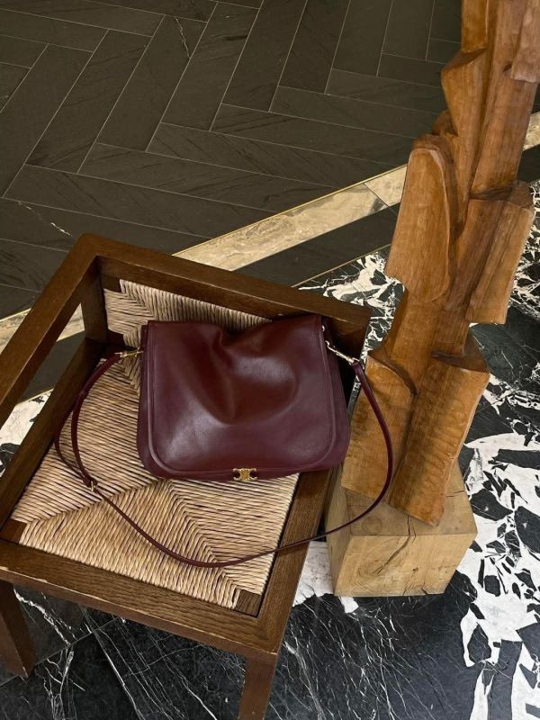 日本 CELINE SOFT TRIOMPHE BESACE 手袋 日本 CELINE SOFT TRIOMPHE BESACE 手袋