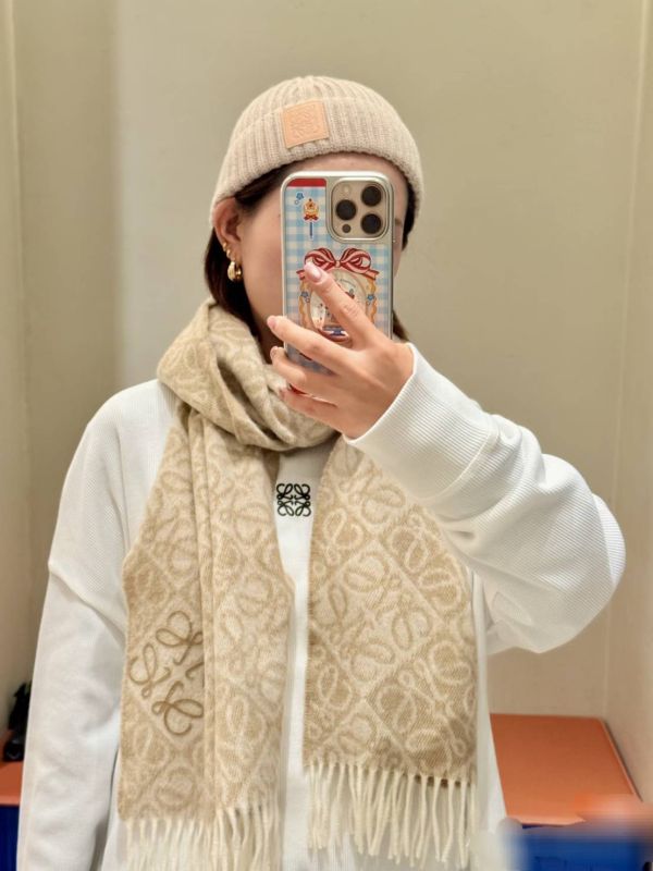 日本LOEWE Anagram浮雕圍巾 日本LOEWE Anagram浮雕圍巾