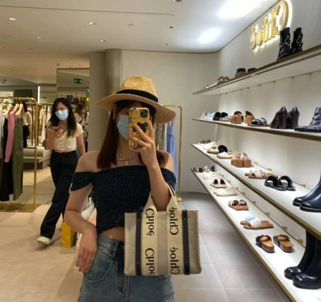 現貨CHLOE WOODY TOTE S號 亞麻帆布和亮面小牛皮手提包 CHLOE WOODY TOTE S號 亞麻帆布和亮面小牛皮手提包