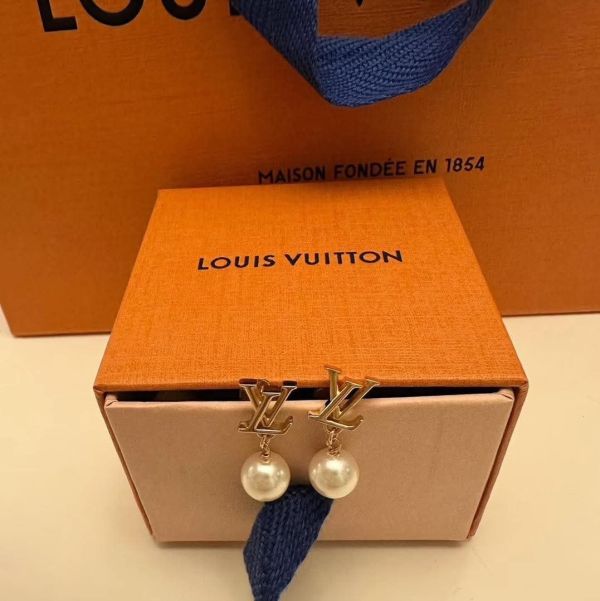 日本 Louis Vuitton LV  M01585 珍珠耳環 日本 Louis Vuitton LV  M01585 珍珠耳環