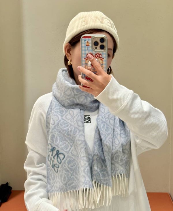 日本LOEWE Anagram浮雕圍巾 日本LOEWE Anagram浮雕圍巾