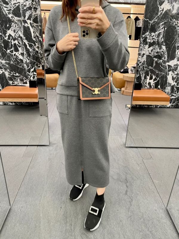 CELINE TRIOMPHE帆布及小牛皮TRIOMPHE帆布飾鍊銀包 CELINE TRIOMPHE帆布及小牛皮TRIOMPHE帆布飾鍊銀包