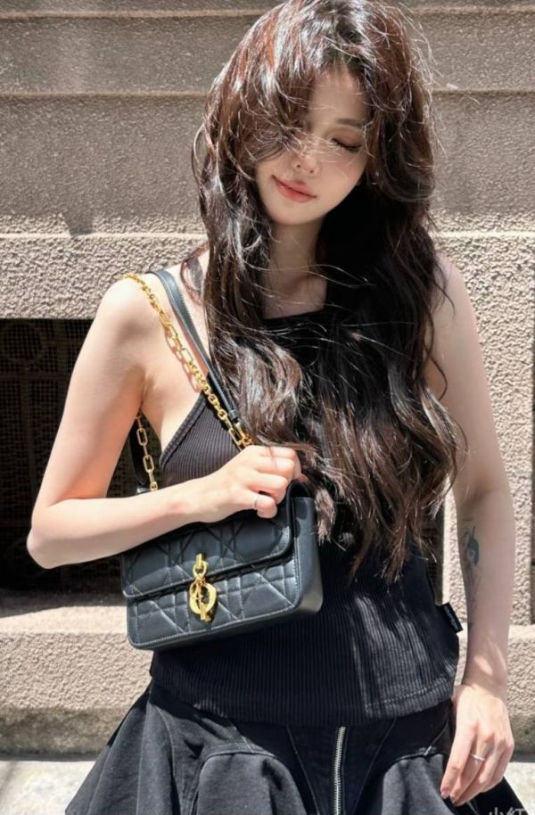 日本DIOR My Dior Daily 附鏈帶WOC手拿包 日本DIOR My Dior Daily 附鏈帶WOC手拿包