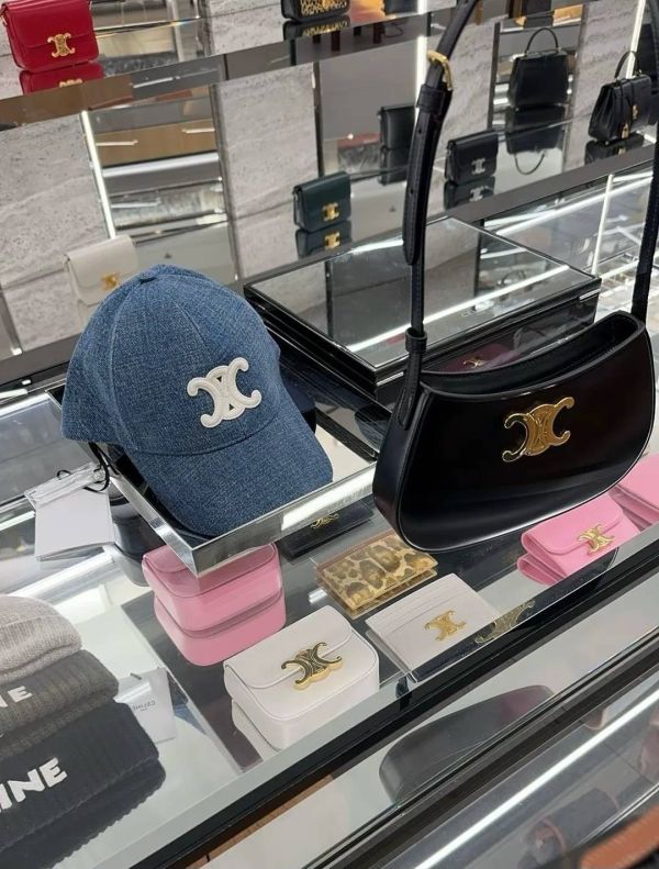 日本 CELINE 棉質 TRIOMPHE 棒球帽 洗水牛仔布 日本 CELINE 棉質 TRIOMPHE 棒球帽 洗水牛仔布
