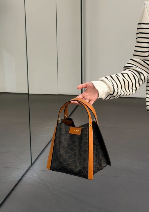 日本 Celine CUBE 標誌印花及天然牛皮革小號手袋 日本 Celine CUBE 標誌印花及天然牛皮革小號手袋