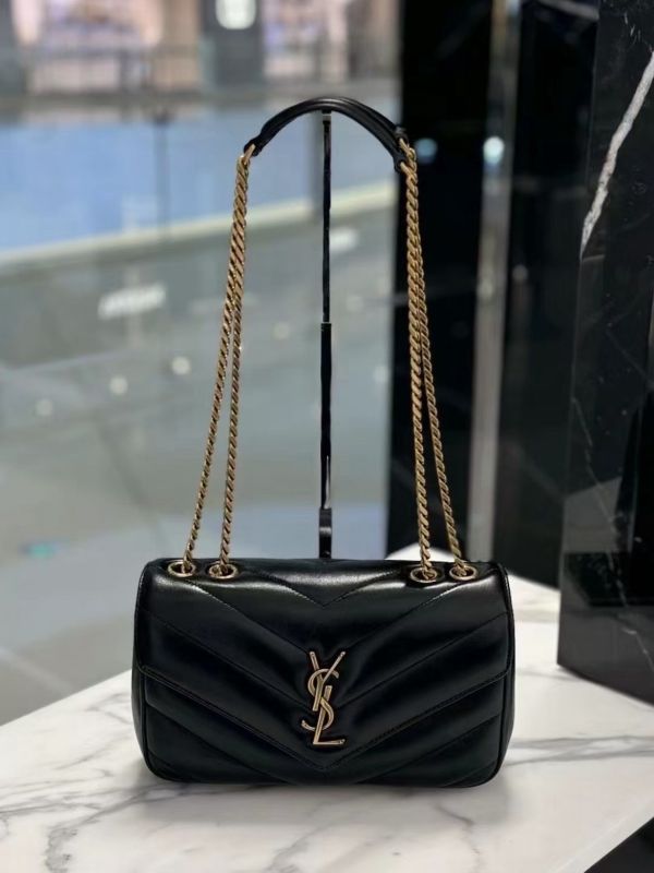 日本YSL LOULOU Small 小羊皮＋菱格紋 可肩背 / 斜背兩用 日本YSL LOULOU Small 小羊皮＋菱格紋 可肩背 / 斜背兩用