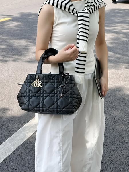 日本DIOR TOUJOURS 大籐格紋牛皮手提肩背包(M) 日本DIOR TOUJOURS 大籐格紋牛皮手提肩背包(M)