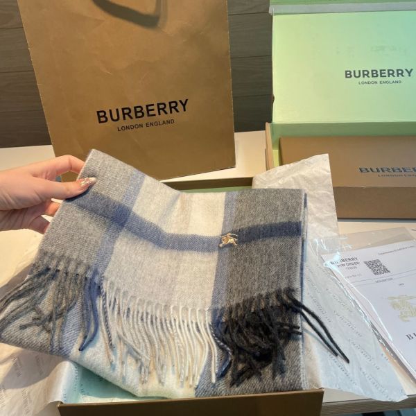 日本 Burberry 雙面圍巾男女通用款 日本 Burberry 雙面圍巾男女通用款