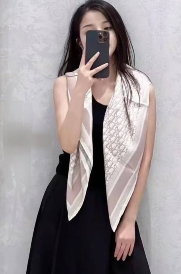 日本DIOR Diortwin 90 雙面撞色時尚絲巾 日本DIOR Diortwin 90 雙面撞色時尚絲巾