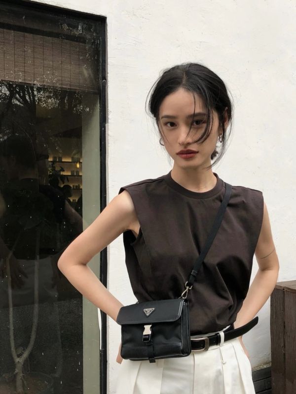 日本 Prada 尼龍迷你郵差包/手機包/小跨包/腰包 日本 Prada 尼龍迷你郵差包/手機包/小跨包/腰包