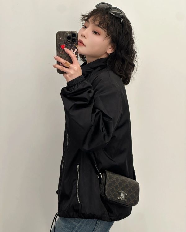 日本 CELINE 新款老花銀釦斜背包 日本 CELINE 新款老花銀釦斜背包