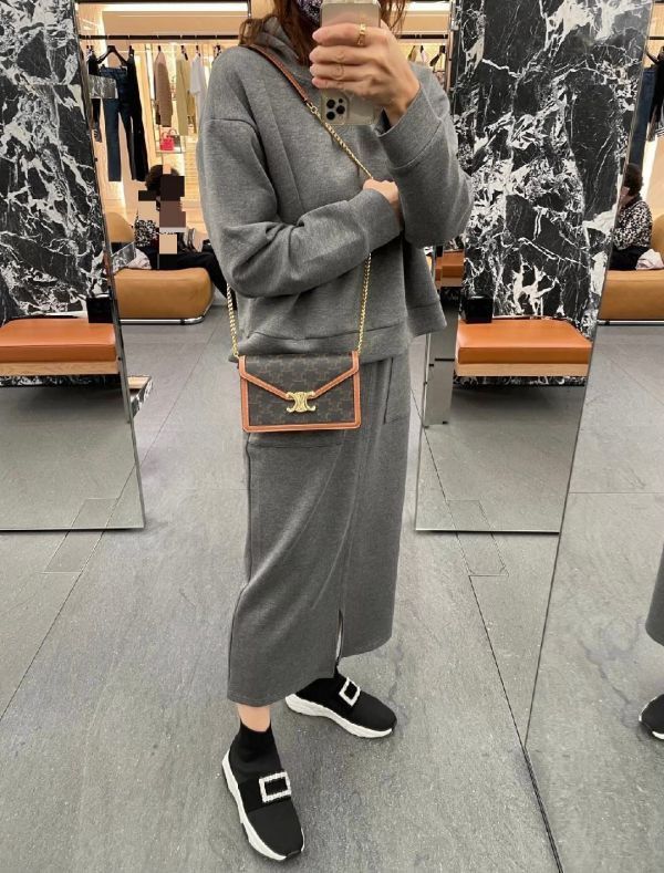 CELINE TRIOMPHE帆布及小牛皮TRIOMPHE帆布飾鍊銀包 CELINE TRIOMPHE帆布及小牛皮TRIOMPHE帆布飾鍊銀包
