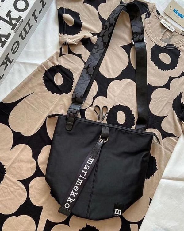 日本 marimekko 尼龍水桶包限量預訂 素面、印花 日本 marimekko 尼龍水桶包限量預訂 素面、印花