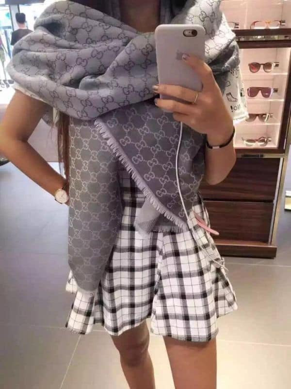 GUCCI 經典GG緹花雙色羊毛混絲大方巾/圍巾140x140深咖(售價已折) GUCCI 經典GG緹花雙色羊毛混絲大方巾/圍巾140x140