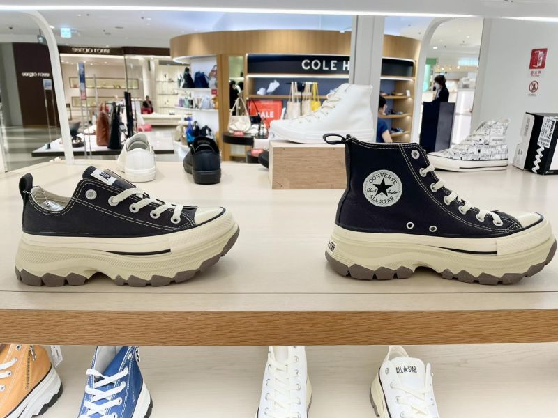 日本限定 Converse AS (R) TREKWAVE BS HI 高/2低 筒 褪色奶油底 黑色 日本限定 Converse AS (R) TREKWAVE BS HI 高/2低 筒 褪色奶油底 黑色