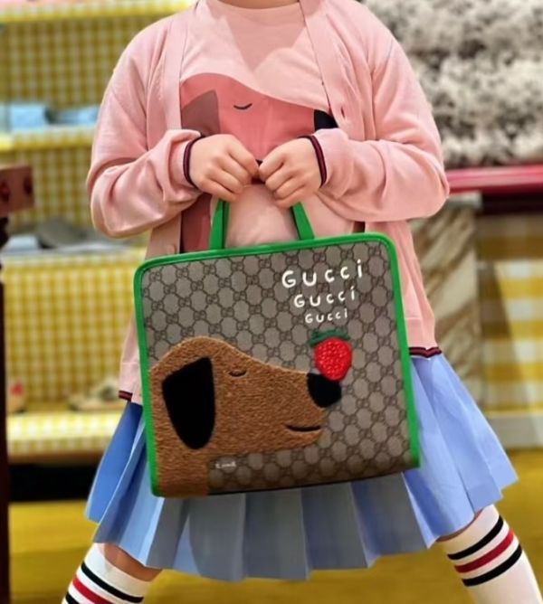 日本GUCCI新款 兒童 手提tote包 限量發售 狗狗 草莓 日本GUCCI新款 兒童 手提tote包 限量發售 狗狗 草莓