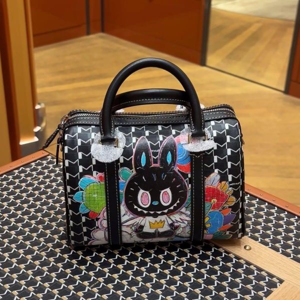 法國 MOYNAT x Labubu聯名波士頓包 法國 MOYNAT x Labubu聯名波士頓包