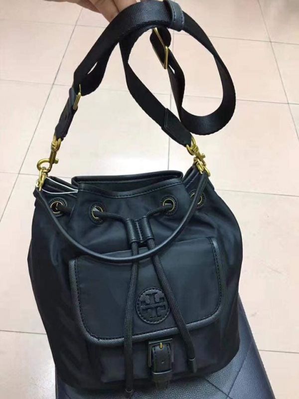 Tory Burch Scout Nylon Drawstring Crossbody Bucket Bag尼龍3way水桶包 Tory Burch Scout Nylon Drawstring Crossbody Bucket Bag尼龍3way水桶包